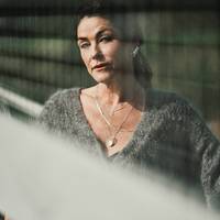 Actrice Ini Massez: ‘Ik heb toen, denk ik, even een atoombom laten vallen. Het deed ons beseffen dat we alles konden verliezen wat we samen hadden’