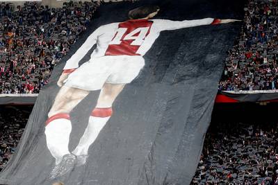 Kunstenaar Hans Jouta maakt standbeeld Cruijff bij ArenA