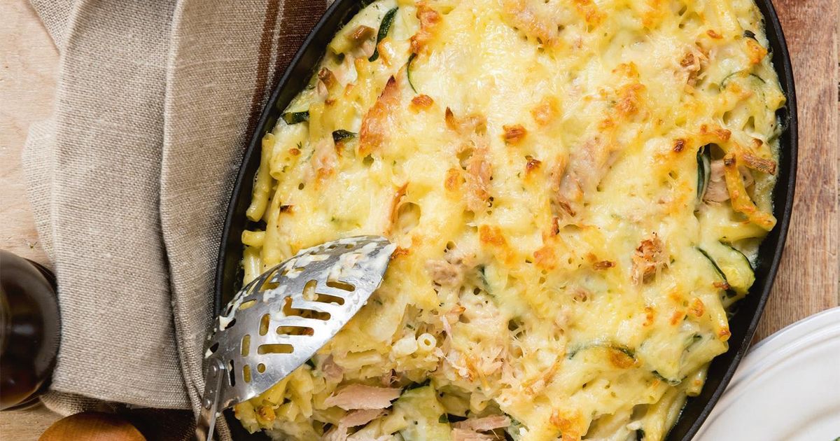 Jeroen Meus maakt macaroni met tonijn, courgette en kaassaus Nina