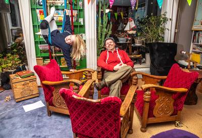 Hoe vier antieke stoelen na 22 jaar weer bij Cor uit Kruisland terugkeren