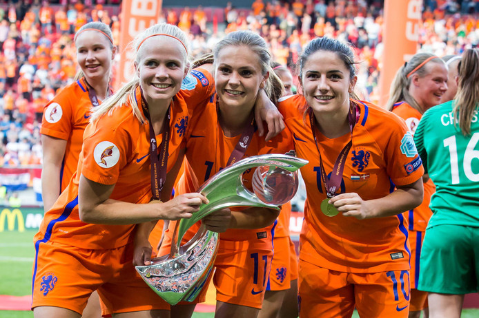 Huldiging Kika van Es in Boxmeer, Lieke Martens verhinderd ...