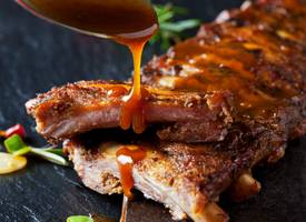 Zóveel calorieën zitten er in barbecuesaus (en déze is het minst slecht)