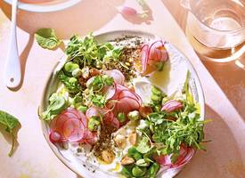 Labneh met tuinbonen, radijs & amandelen