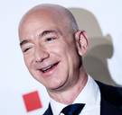 Zuckerberg ziet in 2018 bijna 18 miljard euro verdampen, Amazon-baas Bezos krijgt er 21 miljard bij