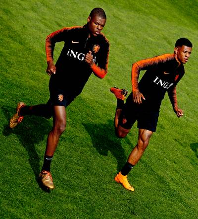 PSV opent de jacht op Dumfries met miljoenenbod