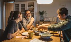 Aan taaafel! Belgische communicatiewetenschapper houdt pleidooi voor samen eten: “Dat moet je leren als kind”