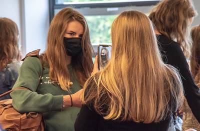 Twee leerlingen van ‘mondkapjesschool’ Mill besmet met corona; klassen moeten thuisblijven