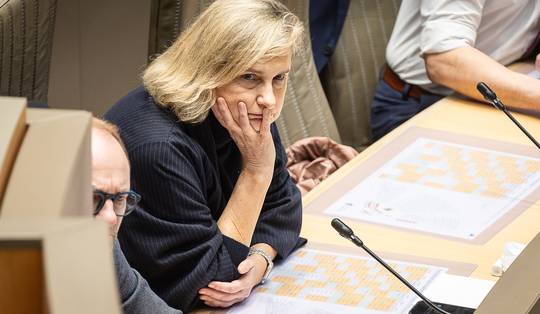 Vlaamse ambtenaren moeten halftijds naar kantoor