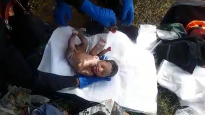 Pasgeboren baby gered uit vuilniszak