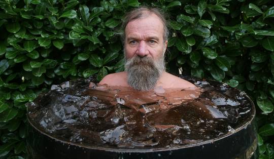 ‘Ze was als de dood voor die man’: gezin van Wim Hof ging jaren gebukt onder huiselijk geweld