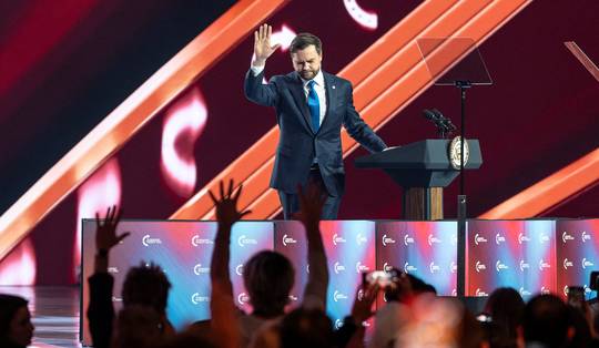 Antisemitisme dreigt Trumps MAGA-coalitie te verscheuren, zo blijkt ook op jongerencongres