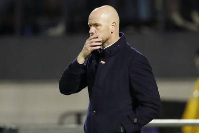 Klagende Ten Hag: ‘Ik zag elf BV-tjes op het veld’