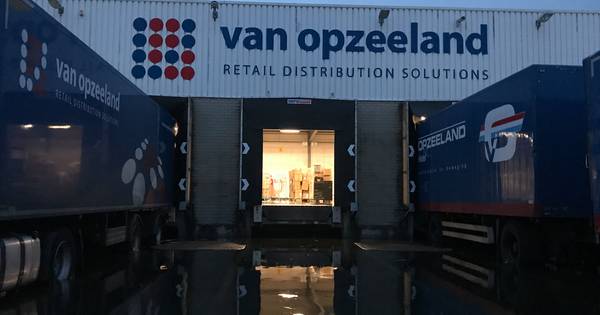 Door noodweer getroffen bedrijf zit niet bij de pakken neer: 'Hier worden zo 100 vrachtwagens gelade