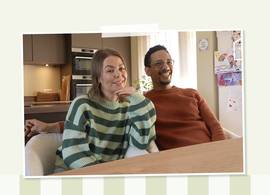 Kijkers verbaasd over ouders die met drieling op één kamer slapen