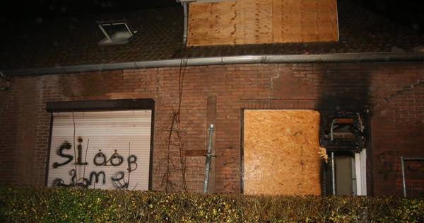 Brand in leegstaande woning Ammerzoden, vermoedelijk aangestoken | Bommelerwaard - BD.nl