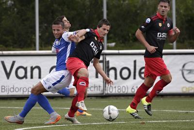 Overtoom tekent contract met gebroken arm