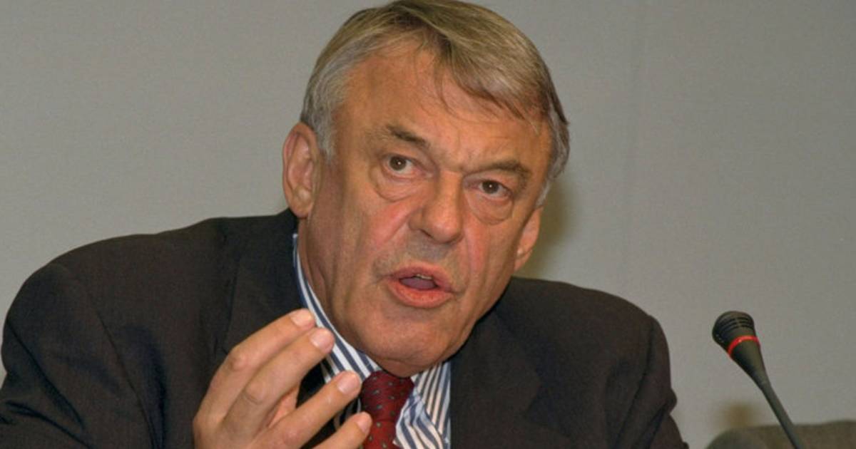 Hans van Mierlo in besloten kring begraven Buitenland