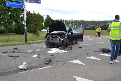 Gewonde bij kettingbotsing in Horssen; weg vol brokstukken