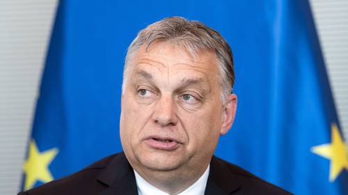 Premier Orban misbruikt coronacrisis om zichzelf absolute macht te verlenen