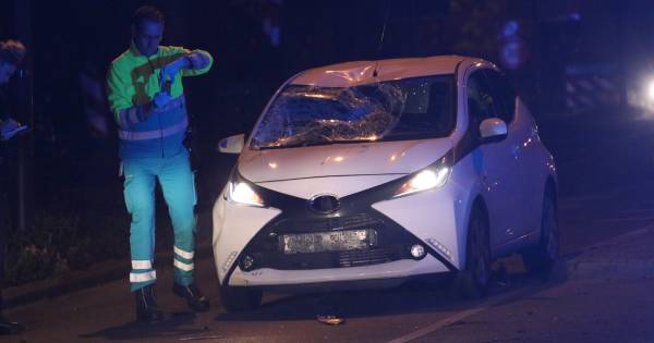 Jonge fietser gewond na aanrijding met auto in Apeldoorn.