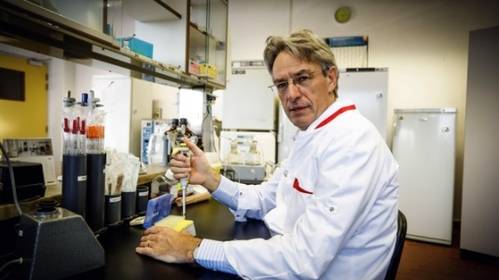 INTERVIEW. Herman Goossens: Ik wil heel eerlijk zijn en dat is geen prettig vooruitzicht: deze variant is zo besmettelijk dat je hem niet kan tegenhouden”