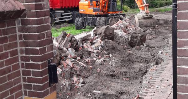 Sloop muur maakt weg vrij voor bouw Pastorie in Zegge