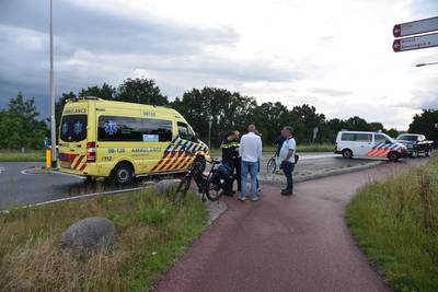 Vrouw uit Weurt gewond door val van fiets in berm