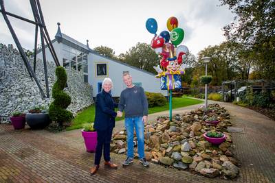 Roy koopt laatste bobslee Efteling: staat wel leuk bij de aprés ski-hut