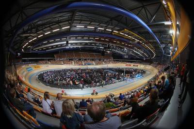 Teamsprinters als snelsten naar finale bij EK