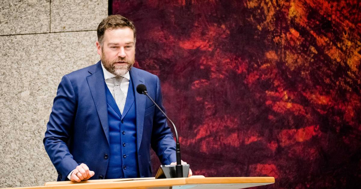 Dijkhoff doet beroep op clubs en KNVB: 'Ga pijnlijke ...