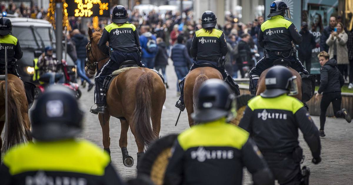 Je kan ze ook rustig volgen richting #Amsterdam en dan tegen houden, de politie volgt ze niet de hele tijd, maak de bus maatschappij openbaar en pak die aan, net zo spelen als #KOZP zelf en dan roepen we zijn geweldloos ?? #KOZPoprotten.