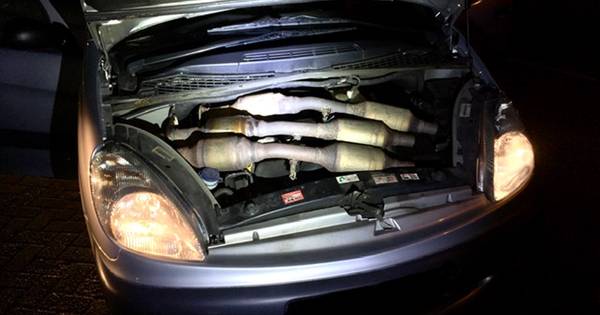 @POL_Ede : afgelopen donderdag aangifte gedaan van diefstal katalysator onder mijn toyota prius vandaan.