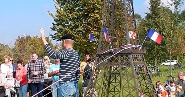 Petit Eiffeltoren in Petit Paris | Zeeuws-Vlaanderen - PZC