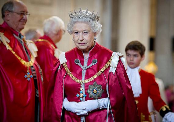 Koninklijke familie haast zich naar Queen Elizabeth