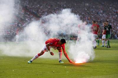 Bekerfinale even stil door vuurwerk op veld