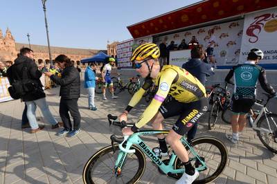 Kruijswijk klimt naar derde plek na zware bergrit