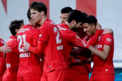 FC Twente na krappe zege dichter bij titel