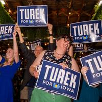 Peilingen zetten Democraten op winst. Is een blauwe tsunami in de maak? ‘Trumps achterban begint te morren’