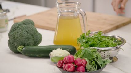 56. Powerbar met matcha & groen soepje met geroosterde radijs