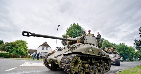 Spectaculaire herdenking van oorlog en bevrijding WOII in Etten