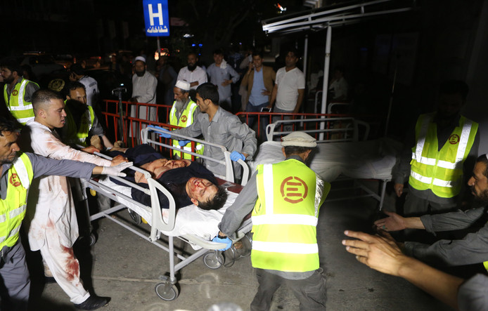 Des témoins font état de dizaines de morts et de 80 blessés après une explosion dans une salle de mariage à Kaboul