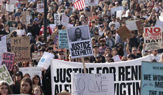 ICE-agenten mogen voortaan op basis van ‘vermoeden’ arresteren, uitbreid­ing bevoegdheden zet protesten verder op scherp
