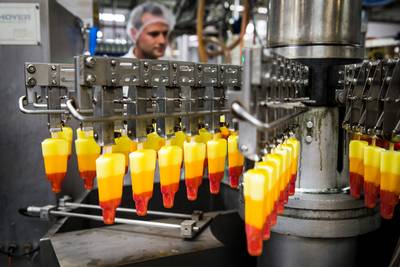 De Raketjes vliegen de winkel uit: ijsjesfabrieken draaien op volle toeren