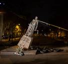 Polen halen “monument van schaamte” neer uit woede over misbruik in katholieke kerk