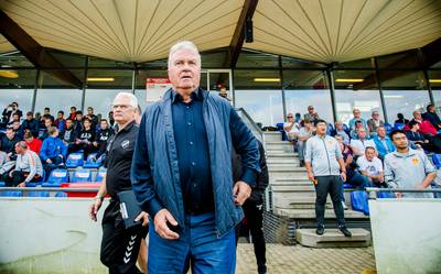 Ook op zijn 71ste kijkt Hiddink ‘altijd iets naar voren’