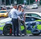 Steenrijke Russische cybercriminelen rijden rond in luxewagens met ‘DIEF’ als kenteken