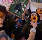 ‘VRT mag geen regimezender worden’: ruim 1.200 mensen komen op straat voor openbare omroep