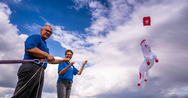 Het Twentse Ros als paradepaardje op het strand van Sydney