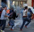 Klimaatmars in Parijs geïnfiltreerd door duizend ultralinkse activisten: winkels binnengedrongen, vuilnisbakken in brand