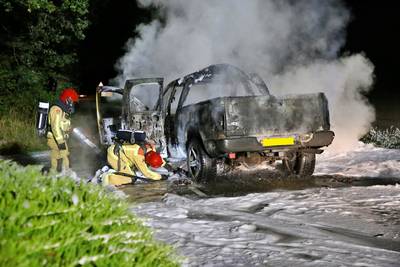 Gastank ontploft bij brand Dodge Ram in Hooge Mierde